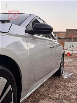 نيسان ألتيما